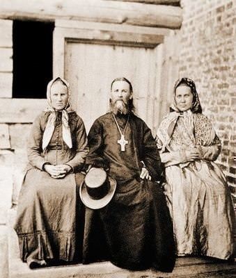 Отец Иоанн Кронштадтский с сестрами Анной и Дарьей